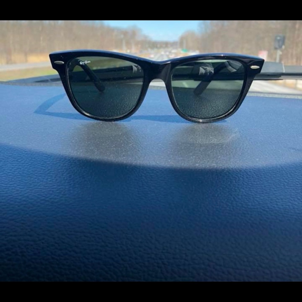 Ray ban sun glasses
